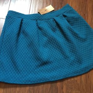 Francesca’s NWT SZ M Quilted Teal Skirt 💙 Alya